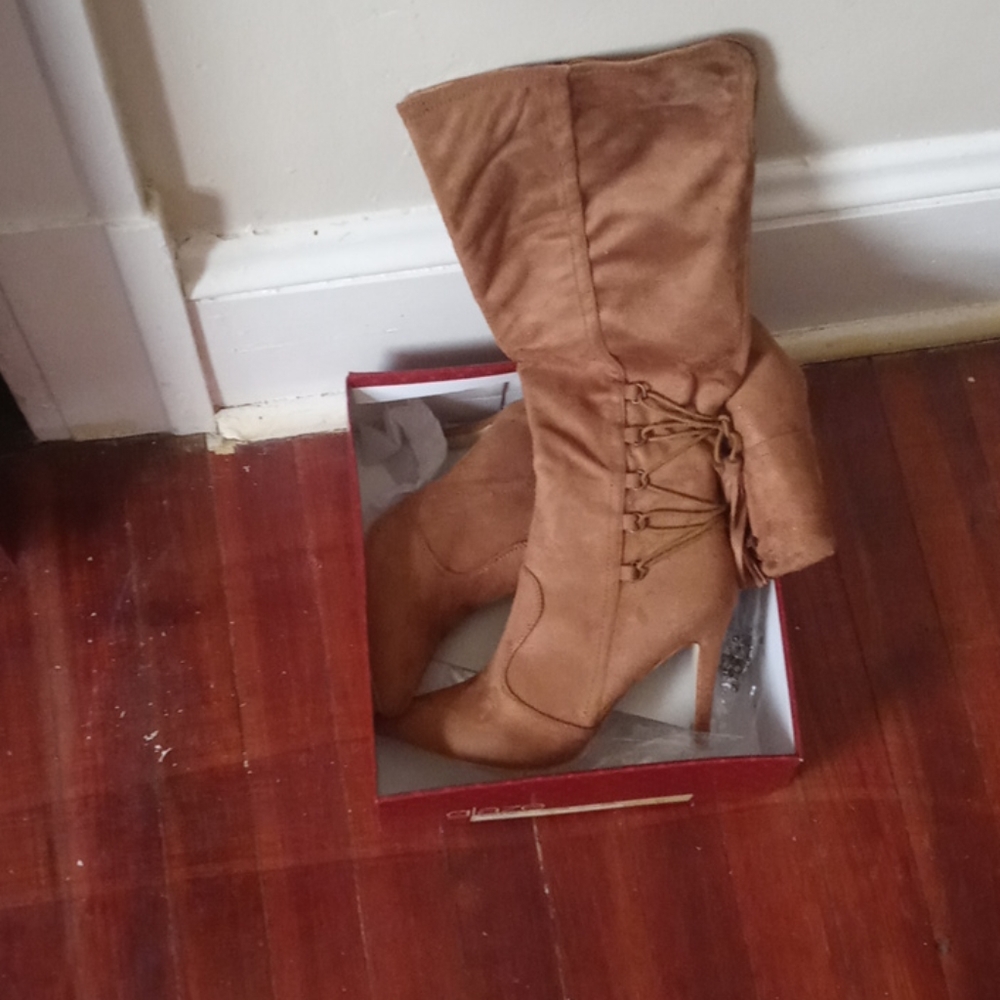 Boots - Picture 4 of 4